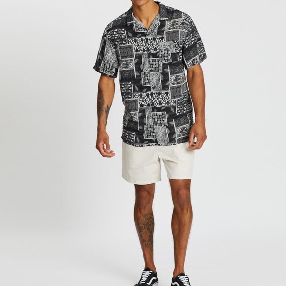 COTTON ON Tribal Squares Hawaiian Island Short Sleeve Shirt NWT - Picture 3 of 15